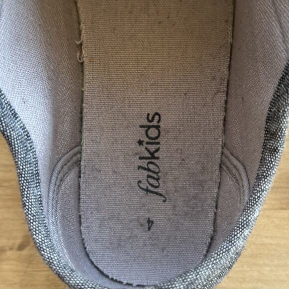 Fabkids Casual School Shoes Easy closure Multi Strap Sneaker Grey size US 4 - Picture 2 of 12